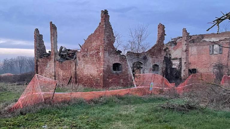 Dozza Imolese, crolla il muro in un casolare gravissimo un 15enne