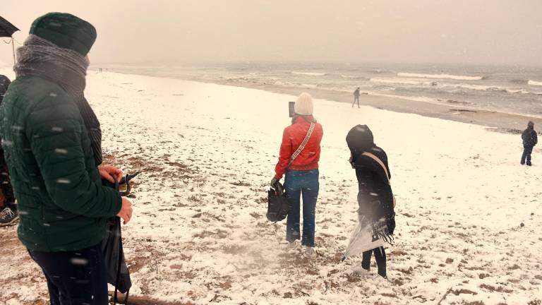 Rimini sotto la neve, la spiaggia è un parco giochi FOTOGALLERY Migliorini