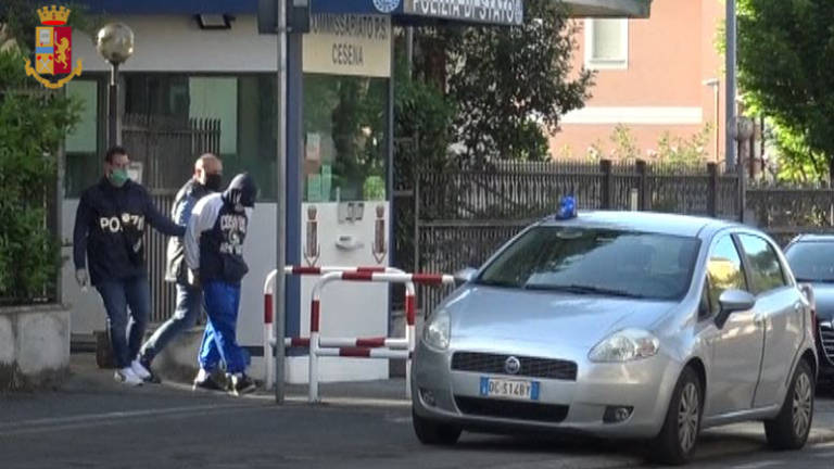 Rapinano tassista: arrestati in tre tra Cesena e Lugo - VIDEO