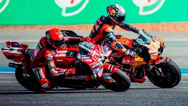 Il contatto tra Marc Marquez e Pedro Acosta a Buriram