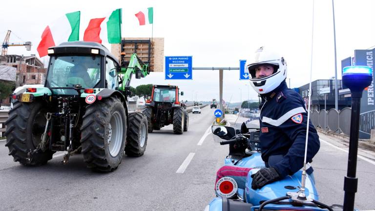 La protesta dei trattori a Rimini: “Siamo i custodi della terra, ma l’Unione Europea ci massacra” - VIDEO GALLERY