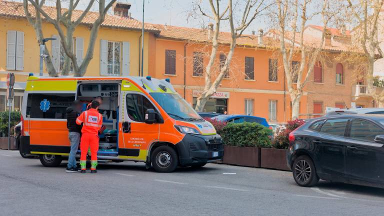 Ravenna, scoppia la rissa al Kebab: un ferito al Pronto Soccorso, due uomini in Questura