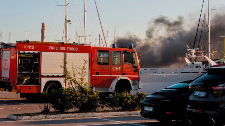 Cervia, incendio al porto turistico, 4 barche a fuoco - Gallery