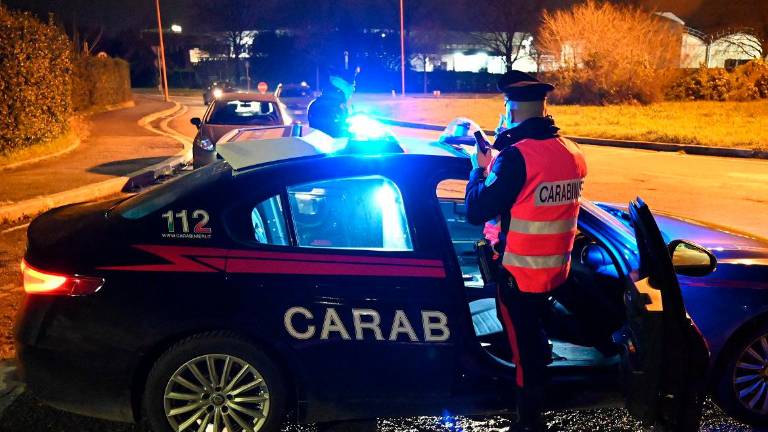 Cesena, aveva l’obbligo di non uscire di casa di notte: prende l’auto e si schianta contro una casa, 50enne in carcere