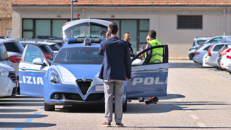 Rappresentante rapinato nel parcheggio a Ravenna. Rubati orologi per 15mila euro