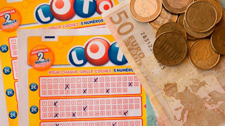 Superenalotto da 350mila euro a Cesena, mamma impiegata ritira i soldi: «Li userò per mutuo e figli. Gli affetti valgono di più»