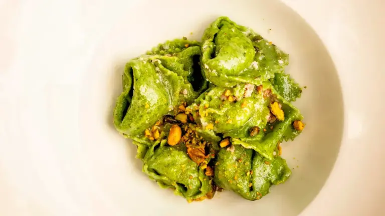 Il risveglio delle colline romagnole: viaggio tra i casolari dove il chilometro zero è una religione