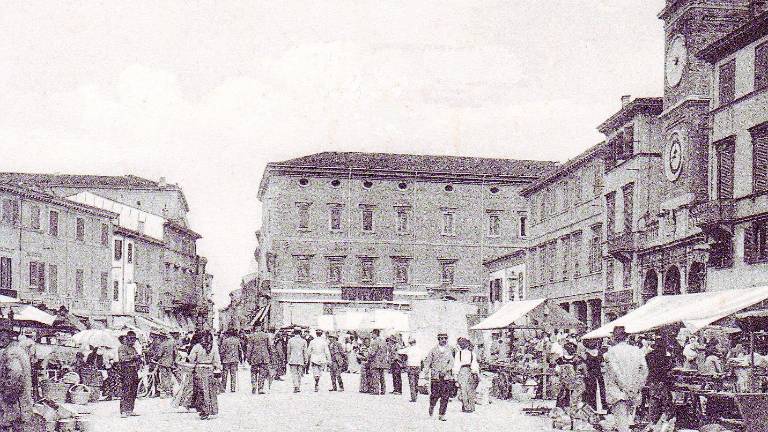 Le acrobazie del più celebre equilibrista del mondo, a Rimini nel 1912