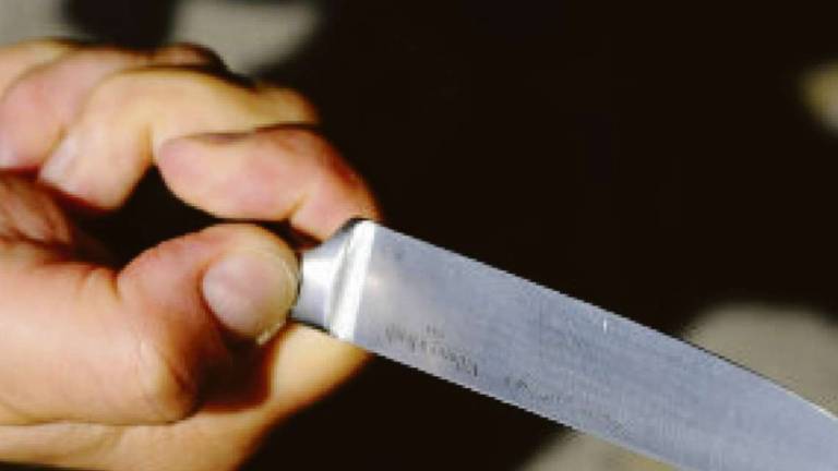 Rimini. Non le dà i soldi per la droga, accoltella la madre