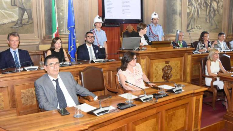 Forlì, saltano le commissioni e infuria la polemica