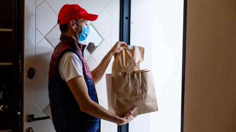 Cibo a casa, è boom del delivery: ma i rifiuti dove si buttano?