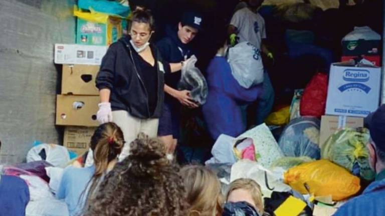 Rimini. Campo lavoro, il vescovo tra i volontari