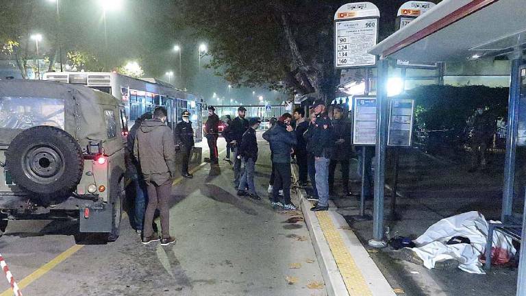 Omicidio in stazione a Rimini: lo ha ammazzato per gelosia