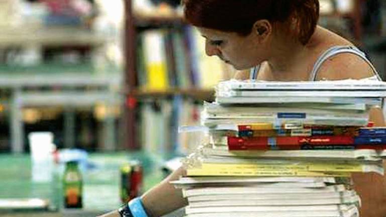 Imola, libri scolastici: per ordinarli basta il codice fiscale