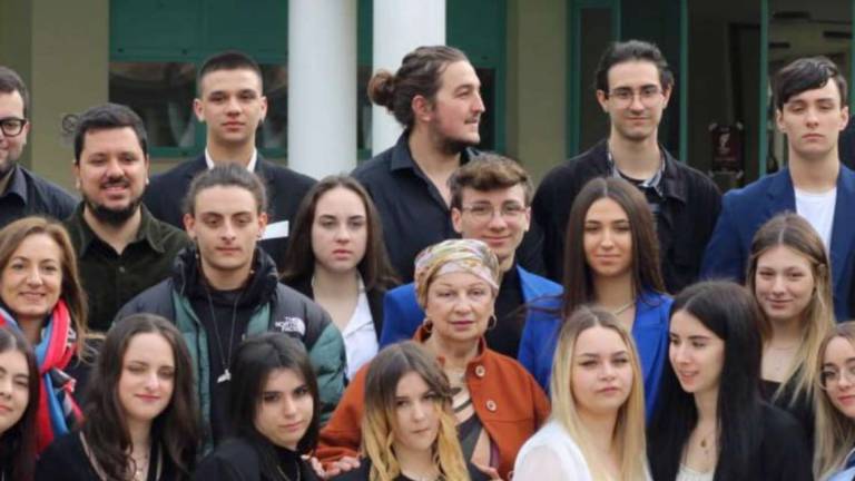 Rimini, la prof Piovaccari lascia dopo 38 anni: Scuola ridotta ad azienda