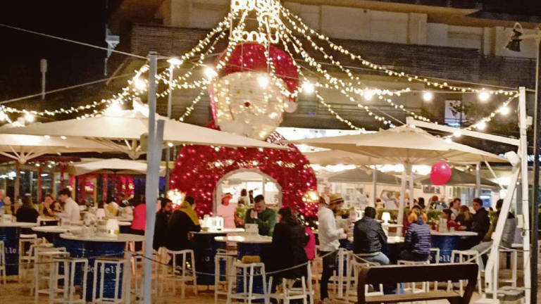 Rimini. Alla piadineria Lella è già Natale in un tripudio di luci: È un momento difficile, ci vuole fantasia