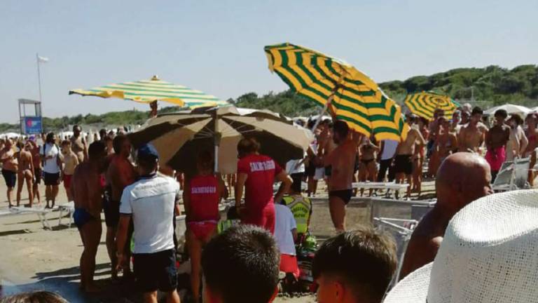 Pinarella di Cervia, malore fatale: turista muore in spiaggia