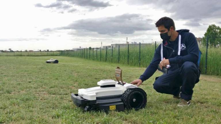 Cesena, tre robot tagliaerba a S.Giorgio: prova per tutte le scuole