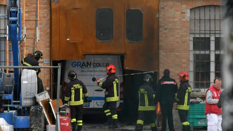 Forlimpopoli, pauroso incidente: furgone irrompe nel capannone, 4 feriti