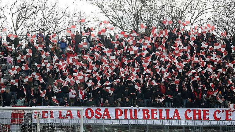 Calcio C, Rimini, gli ultras si spazientiscono e la nuova società annuncia: Ci presentiamo giovedì