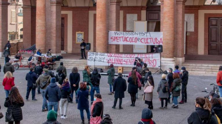 Giornata del teatro tra piazza e celebrazioni a porte chiuse