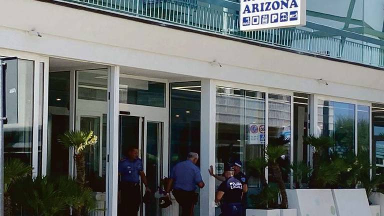 Igea Marina, protesta dipendenti in hotel, il gestore: Mancava uno stipendio