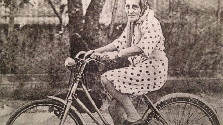 Cervia e la storia di Isotta Gervasi, la dottoressa in bicicletta