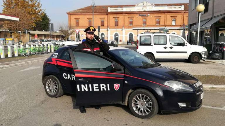 Carabinieri e cani anti droga in stazione a Cesena: un arresto