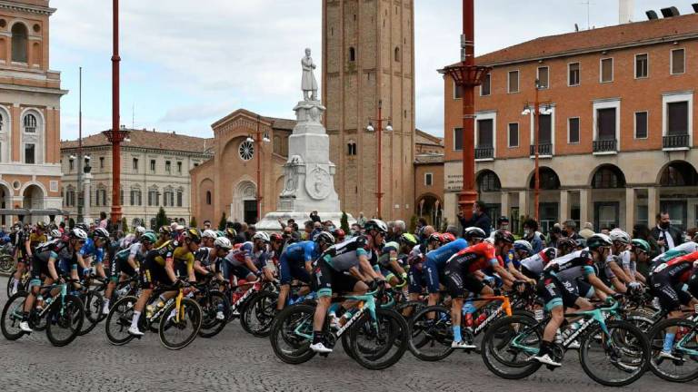 Forlì. Passa il Giro d'Italia, mezza città bloccata per ore
