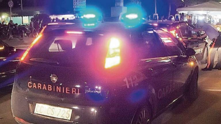 Paura negli stradelli di Marina di Ravenna: coppia aggredita da 5 giovani