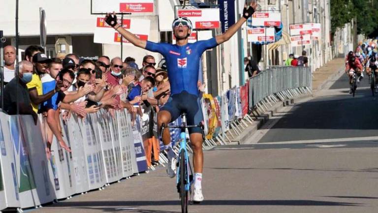 Ciclismo, Baroncini da sogno: vince la prima tappa all'Etoile d'Or