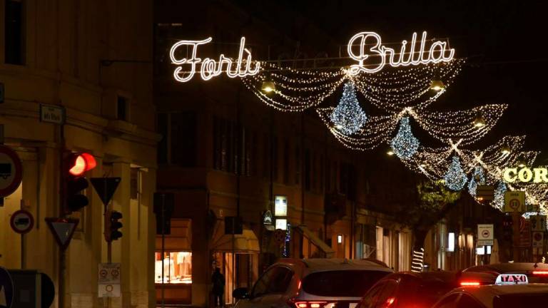 Forlì, le luminarie di Natale sono partite azzoppate