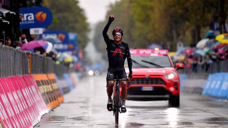 Ciclismo, l’aria e l’acqua di Romagna fanno bene a Narvaez