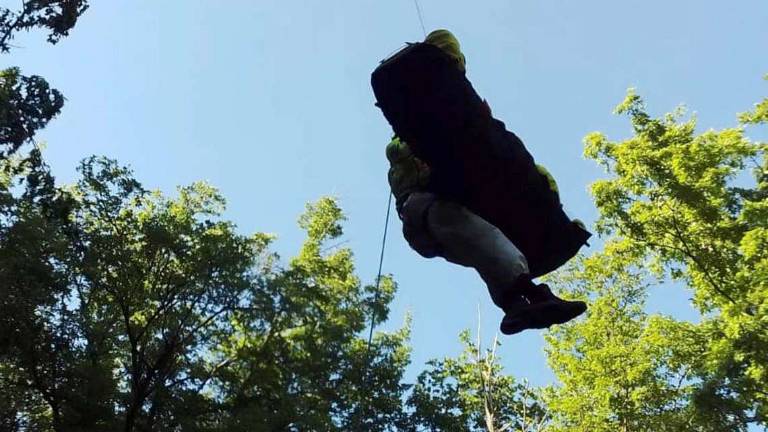 Casalfiumanese. Vola nel dirupo con la mountain bike: è grave