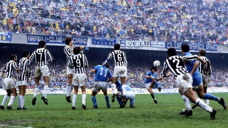 Calcio, tocco di Pecci per Maradona: storia di un gol-capolavoro