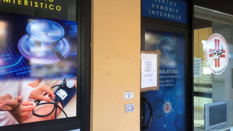 Cesena, centro con i tamponi senza permesso: ecco come è iniziata l'indagine