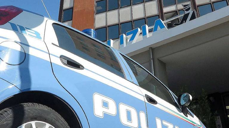 Rimini, parcheggi non autorizzati: la Polizia libera l'Ausl Romagna da una carovana di roulotte