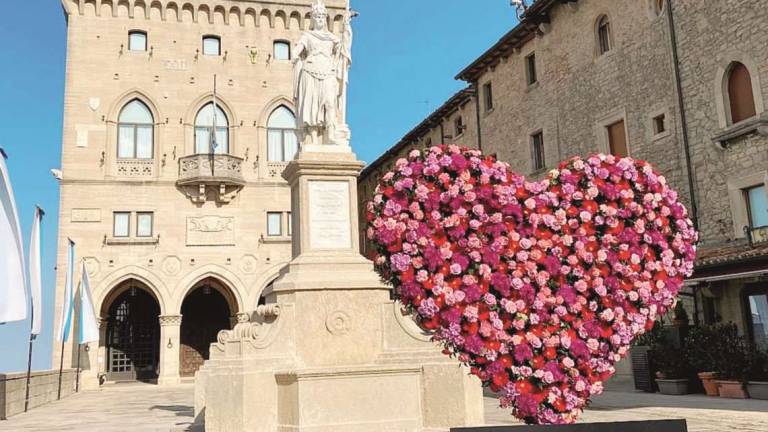 A San Marino un cuore di fiori per la pace