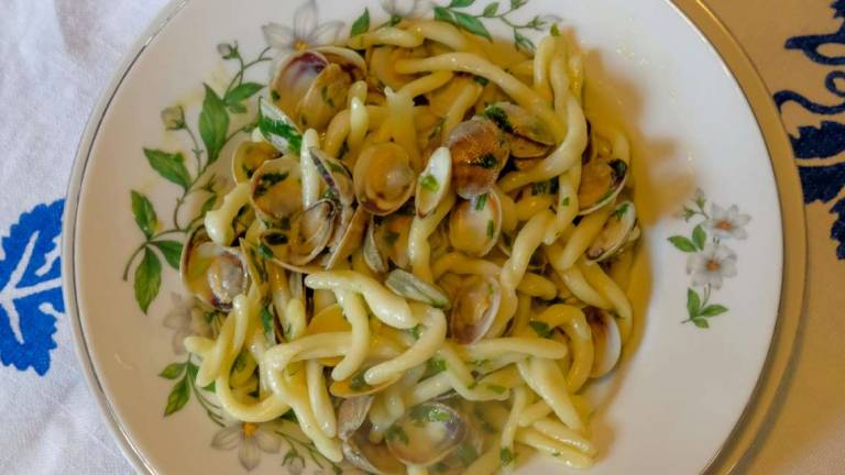 Andar per erbe la ricetta: strozzapreti, stridoli e vongole