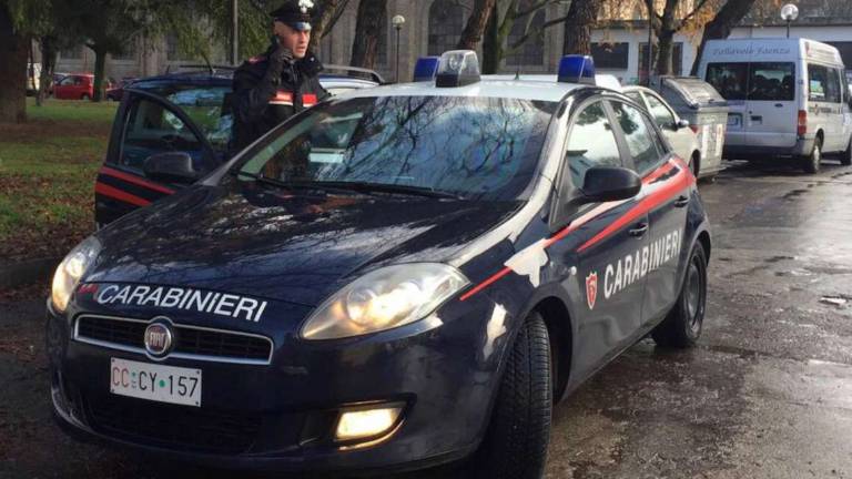 Pestato per riavere 100 euro a Faenza. Arrestati 2 estorsori