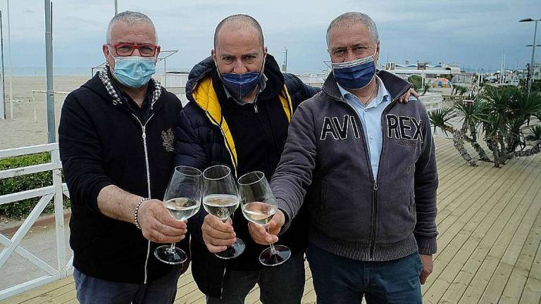 Rimini. Comprano due Bagni: il ristorante arriva sotto l'ombrellone