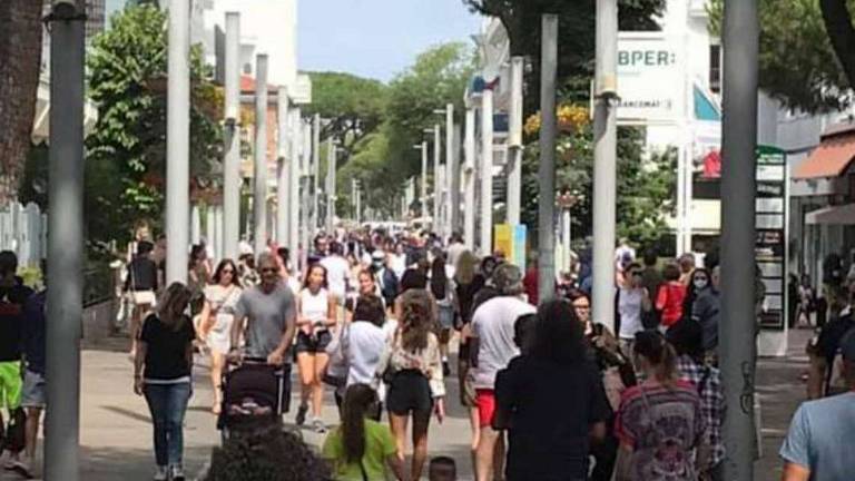 Riccione. Ripreso in video, bagnino riconosce ladro e lo incastra