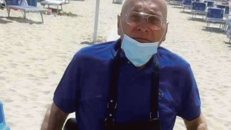 Riccione, in carrozzina a 81 anni: Portatemi al mare, vi pago ombrellone e lettini