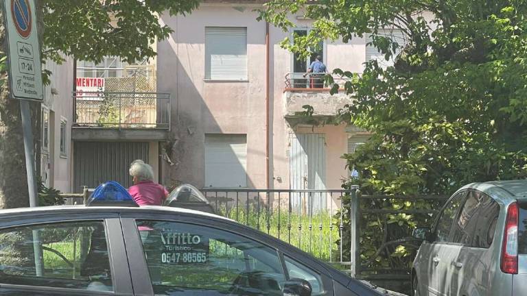 Cesenatico, forzano finestra e dormono in casa disabitata