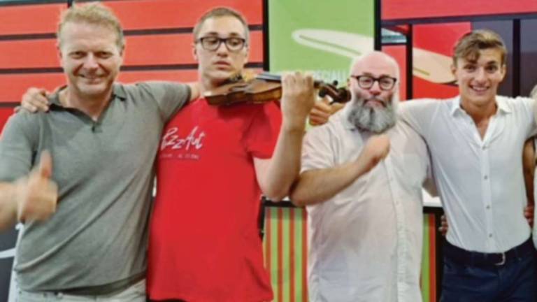 Rimini, si è rotto il violino, non posso suonare al Meeting: giovane autistico soccorso dal campione di atletica Luca Venturelli