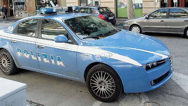 Rimini, resiste alla rapina: sfregiato al volto con il coltello