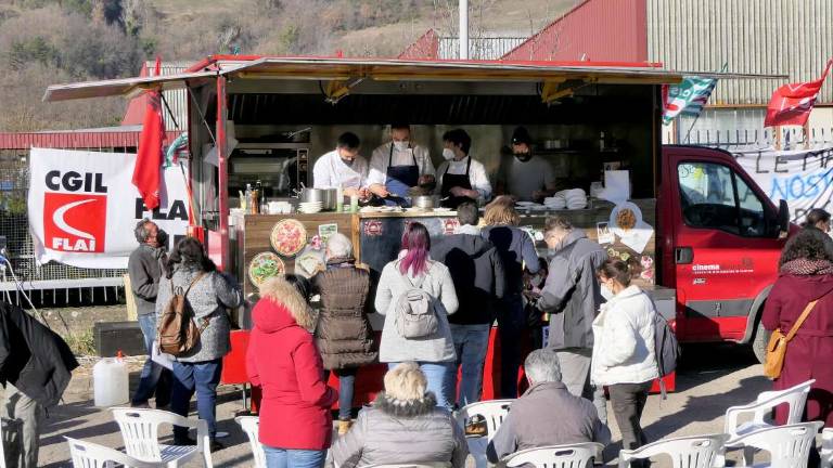 Marradi, chef e vignaioli coi lavoratori della fabbrica dei marroni