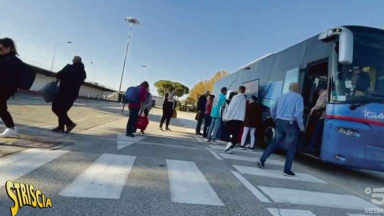 Striscia la notizia, l'Aeroporto di Rimini e quella sosta salata