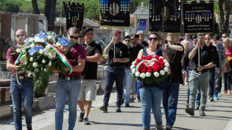 Ravenna, gli Arditi multati dal Comune: Rito fascista davanti al cimitero
