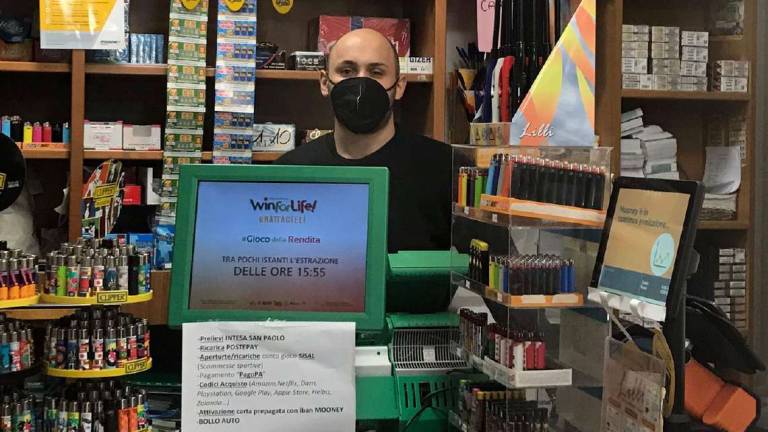 Cesena, il green pass non va giù a tabaccai ed edicolanti